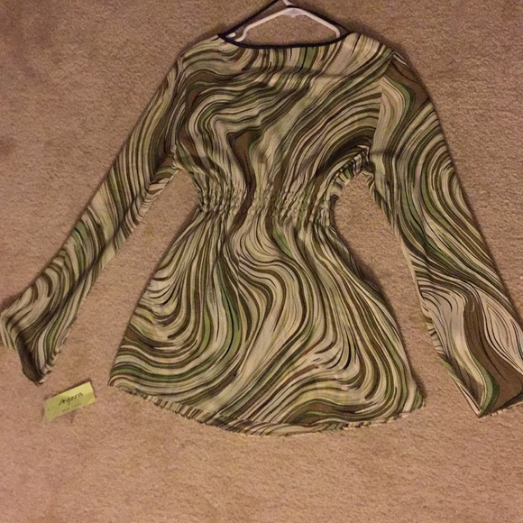 Agora taupe and green blouse. Fits size medium - Picture 2 of 2